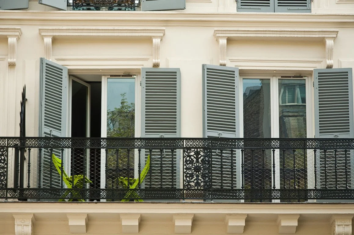 De Paris à Courbevoie : un 4 pièces avec vue dégagée pour un couple de quadragénaires
