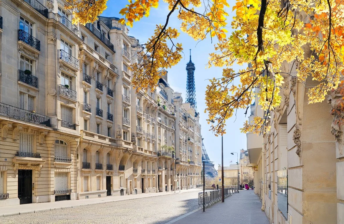 Expatriés en Amérique du Nord : un pied-à-terre avec vue Tour Eiffel dans le 15e