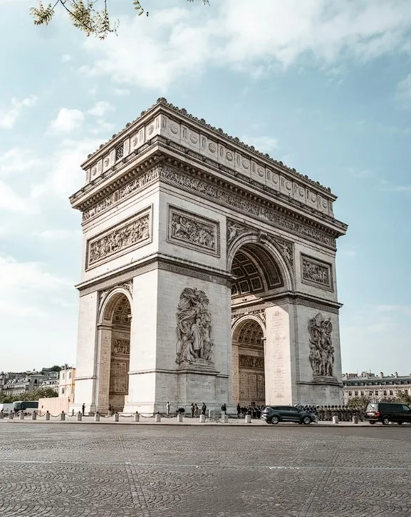 Expatriés en Angleterre : un 47 m² près des Champs-Élysées pour agrandir leur patrimoine