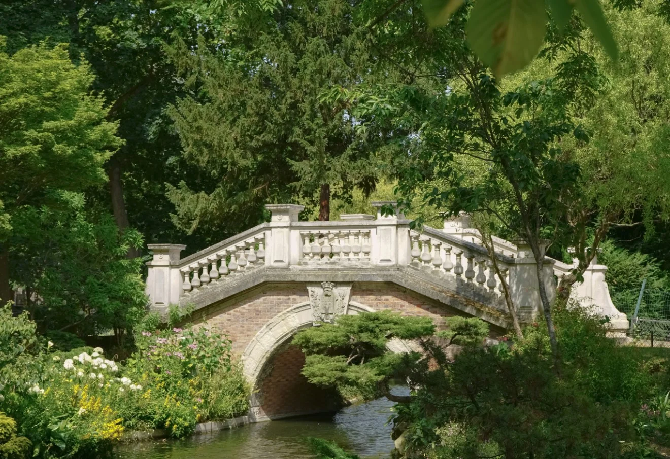 Jeune active du sud de la France : un 44 m² près du parc Monceau dans le 8e