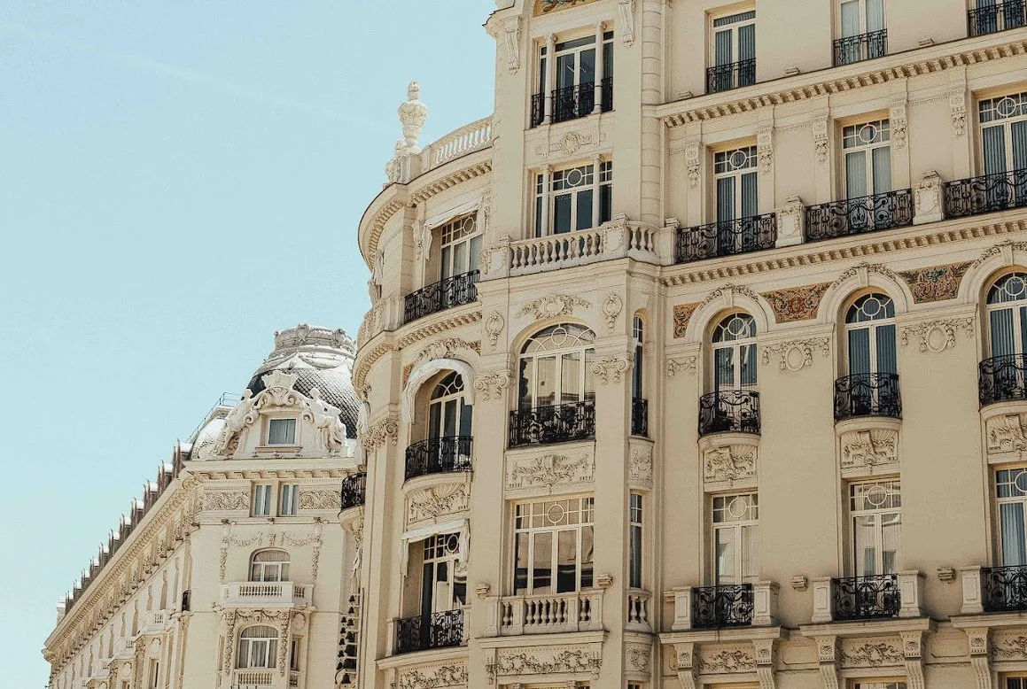 Un jeune diplomate américain achète son premier appartement à Paris en 4 semaines