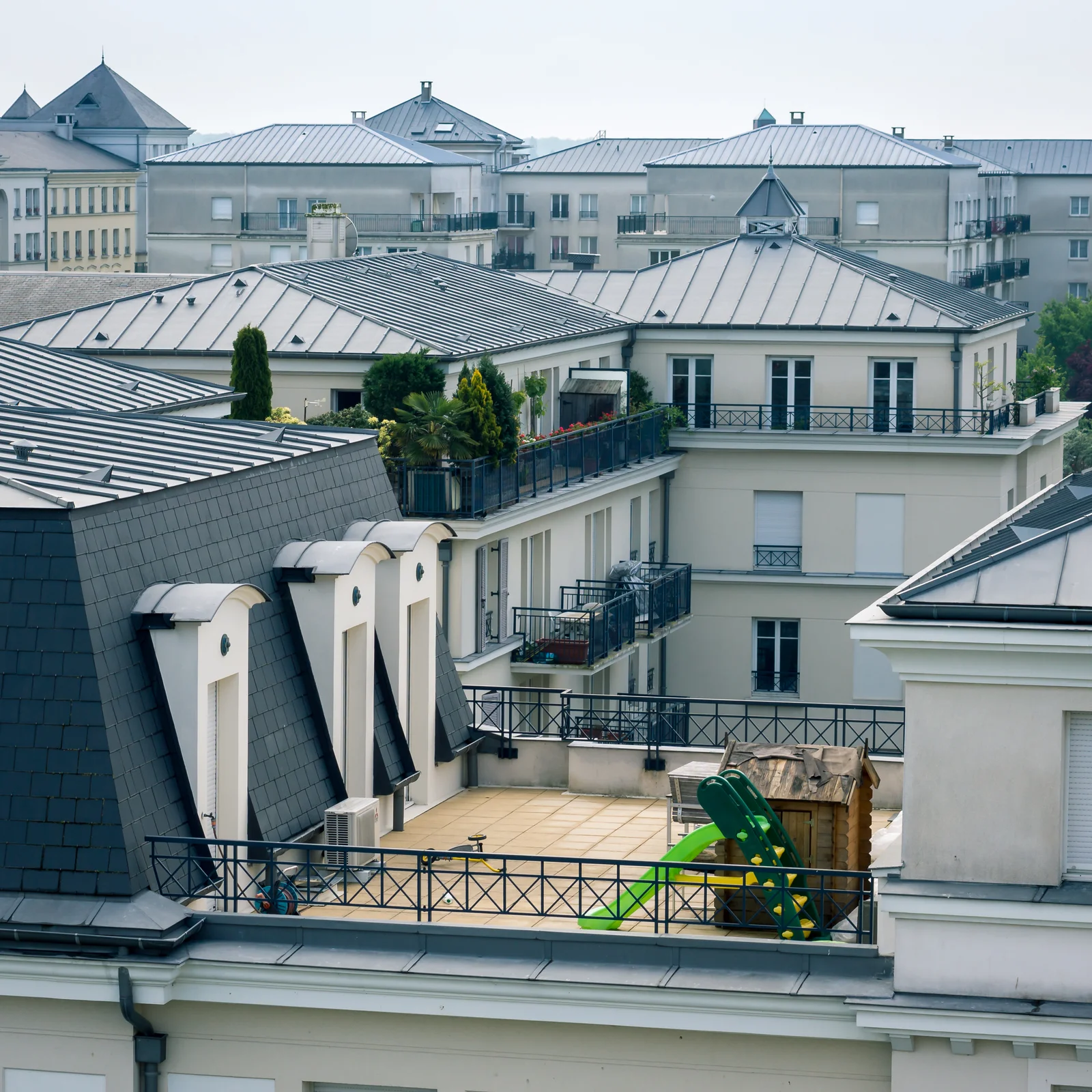 Trentenaire quitte Nation : un 2 pièces avec vue sur les toits dans le 15e à 300 000 €